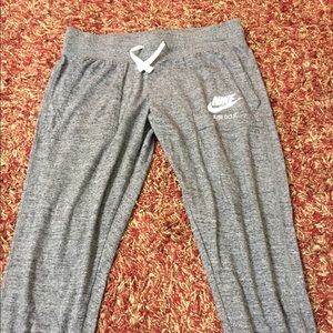 Women’s Nike Capri Joggers Medium